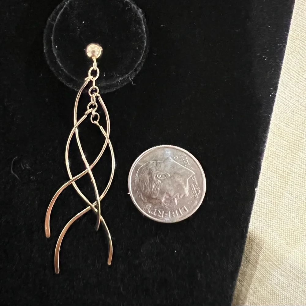 Beautiful 14k Dangle Earrings! - Picture 3 of 4